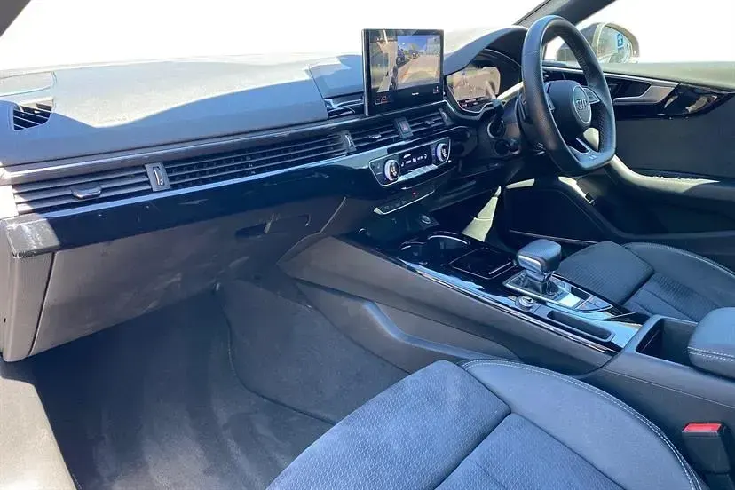 Begagnad Audi A5 Black Edition 150 HK (110 kW) 2023 Grå Sportkupé