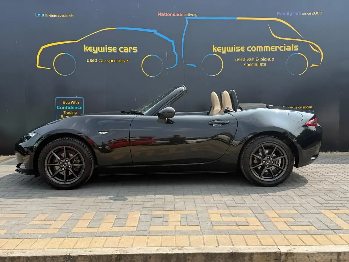 Used Mazda MX5 Inclusive 131 HP (96 kW) 2016 Black Cabriolet