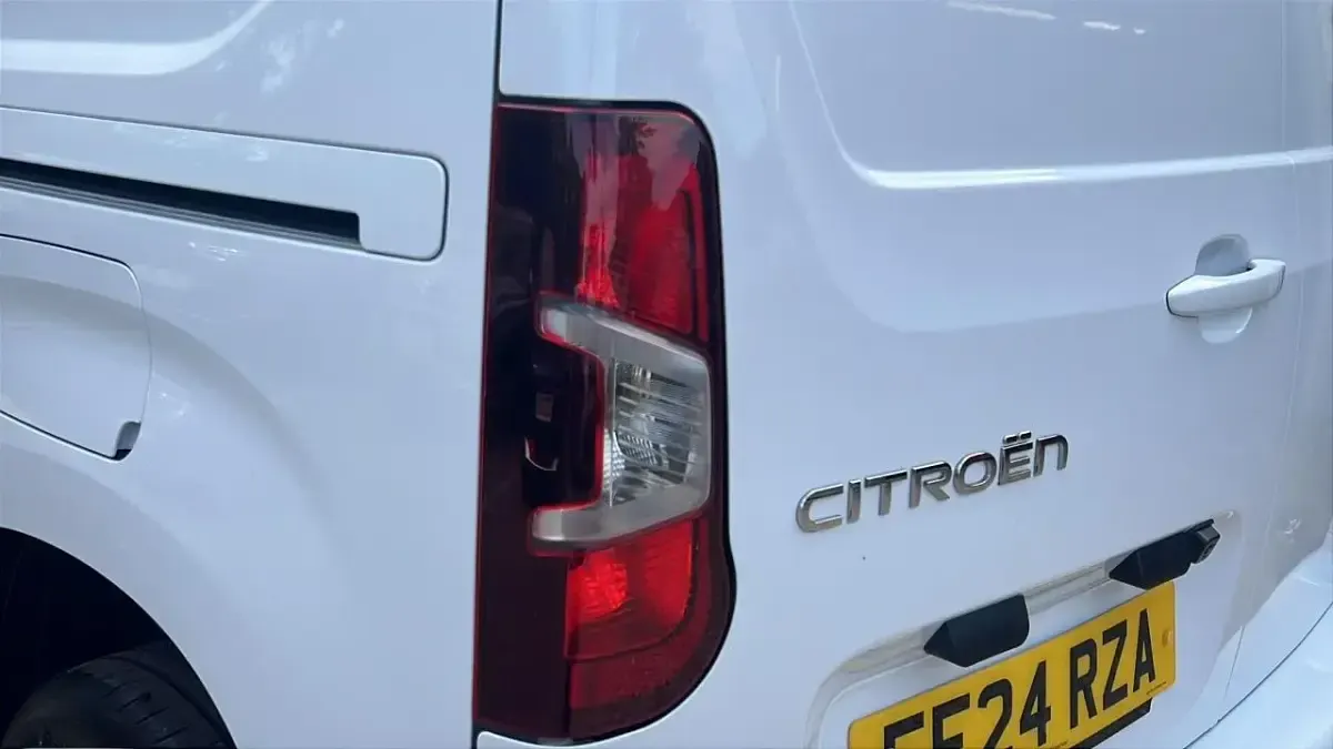 Used Citroën Berlingo 129 HP (94 kW) 2024 White MPV