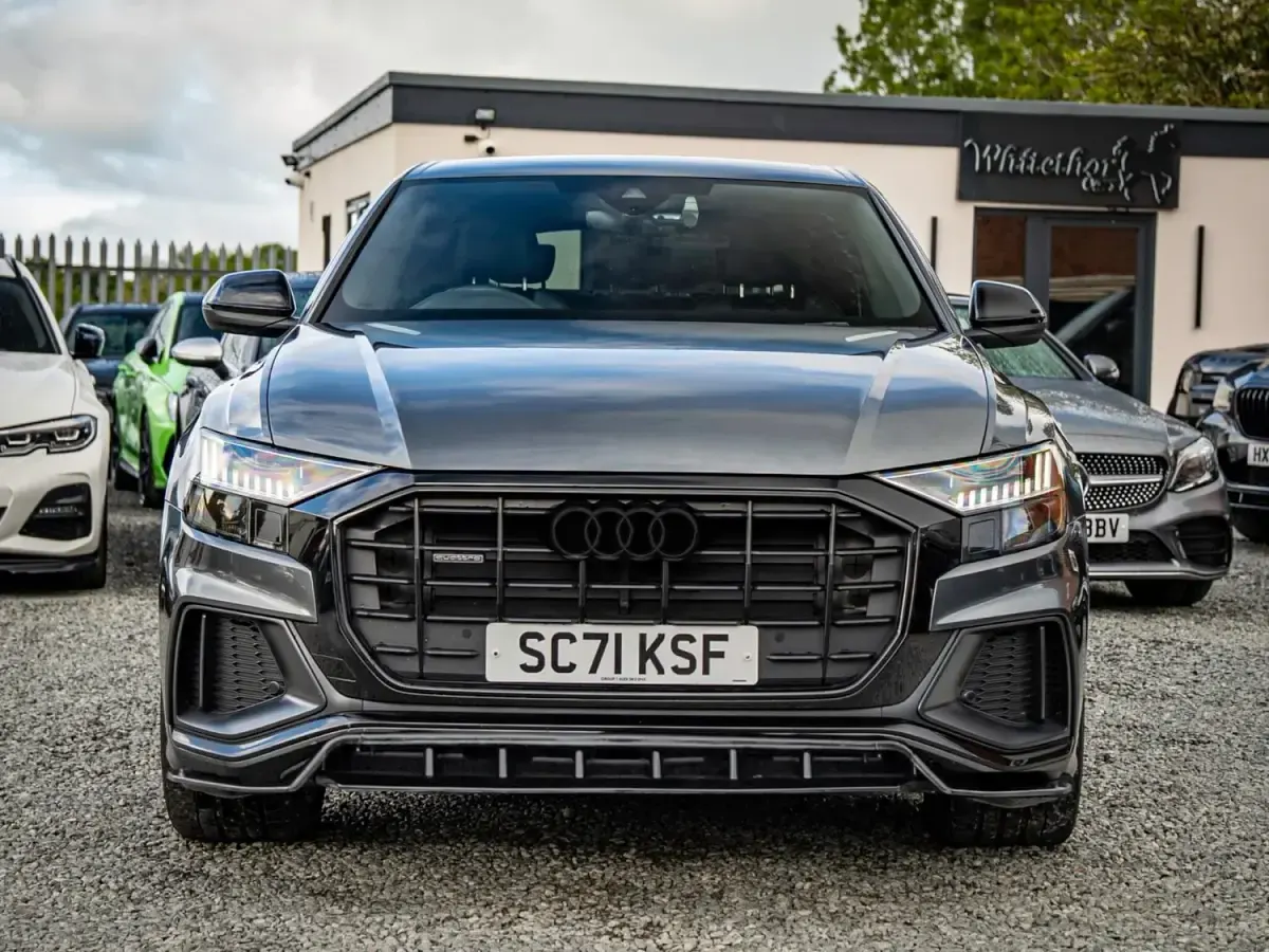 Begagnad Audi Q8 Black Edition 286 HK (210 kW) 2022 Grå SUV