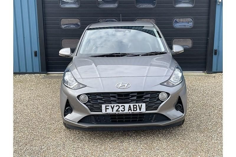 Used Hyundai i10 SE 67 HP (49 kW) 2023 Bronze Hatchback