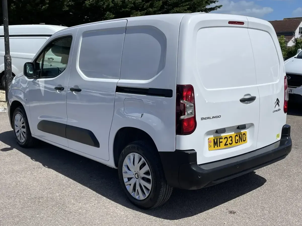 Używany Citroën Berlingo 100 KM (73 kW) 2023 Biały Minivan