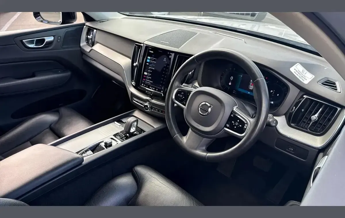 Used Volvo XC60 Plus 197 HP (144 kW) 2023 Silver SUV