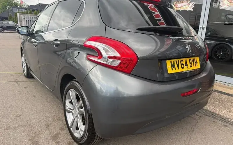 Gebraucht Peugeot 208 Allure 115 PS (84 kW) 2014 Grau Kleinwagen