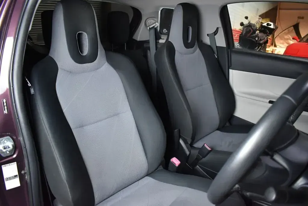 Used Toyota iQ 68 HP (50 kW) 2014 Purple Hatchback