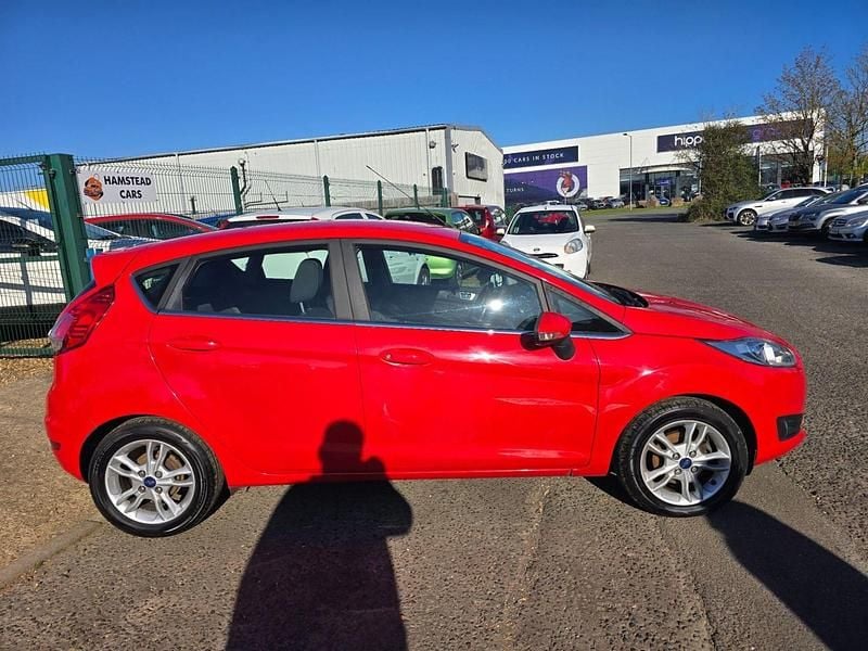 Used Ford Fiesta Zetec 82 HP (60 kW) 2014 Red Hatchback