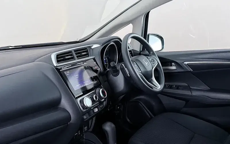 Used Honda Jazz SE 102 HP (75 kW) 2019 Grey Hatchback
