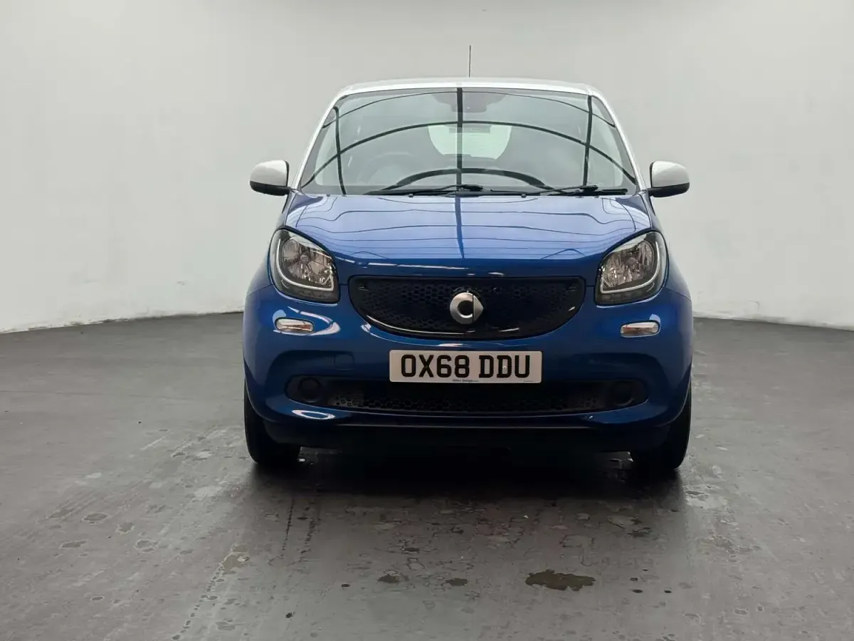 Used Smart ForFour Passion 71 HP (52 kW) 2019 White Hatchback