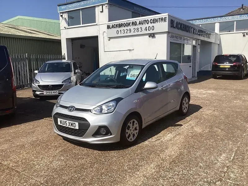 Used Hyundai i10 SE 67 HP (49 kW) 2015 Silver Hatchback