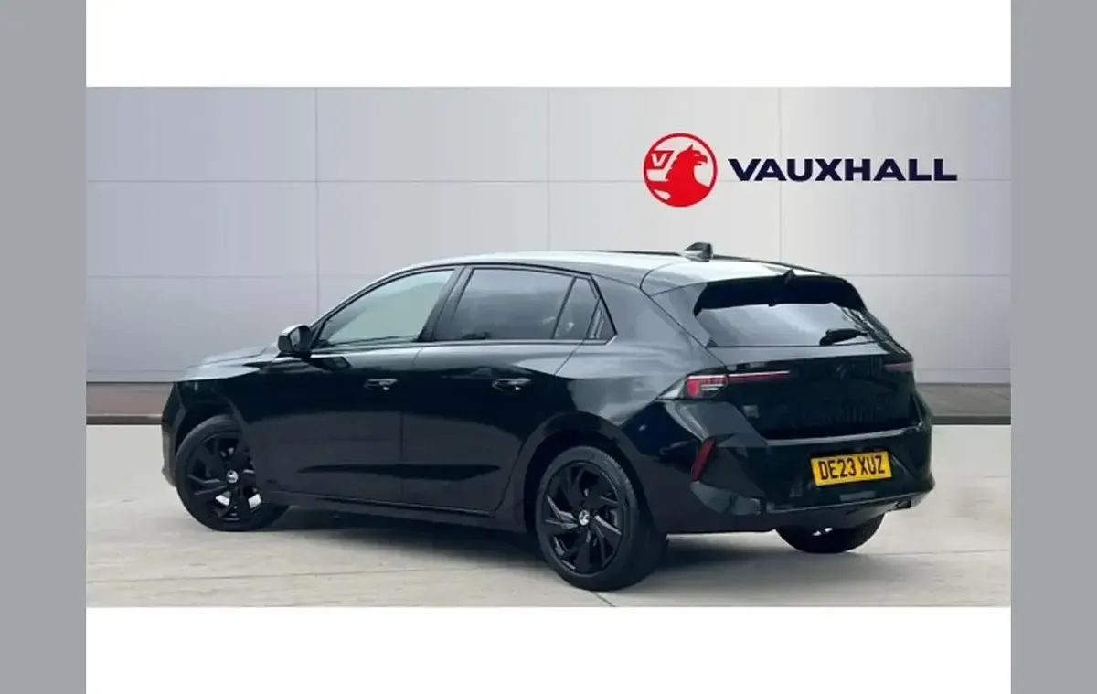 Used Vauxhall Astra 128 HP (94 kW) 2023 Black Hatchback