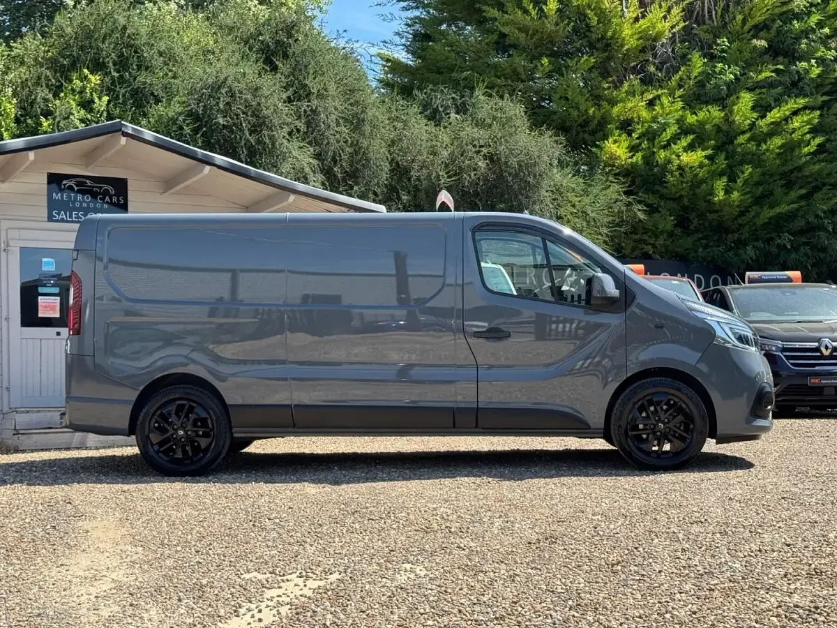 Used Renault Trafic 2021 Grey MPV
