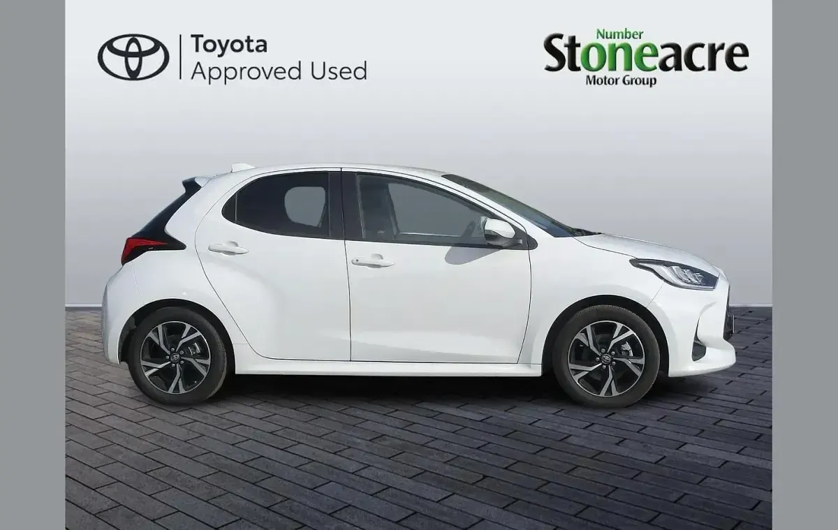 Used Toyota Yaris Design 116 HP (85 kW) 2024 White Hatchback