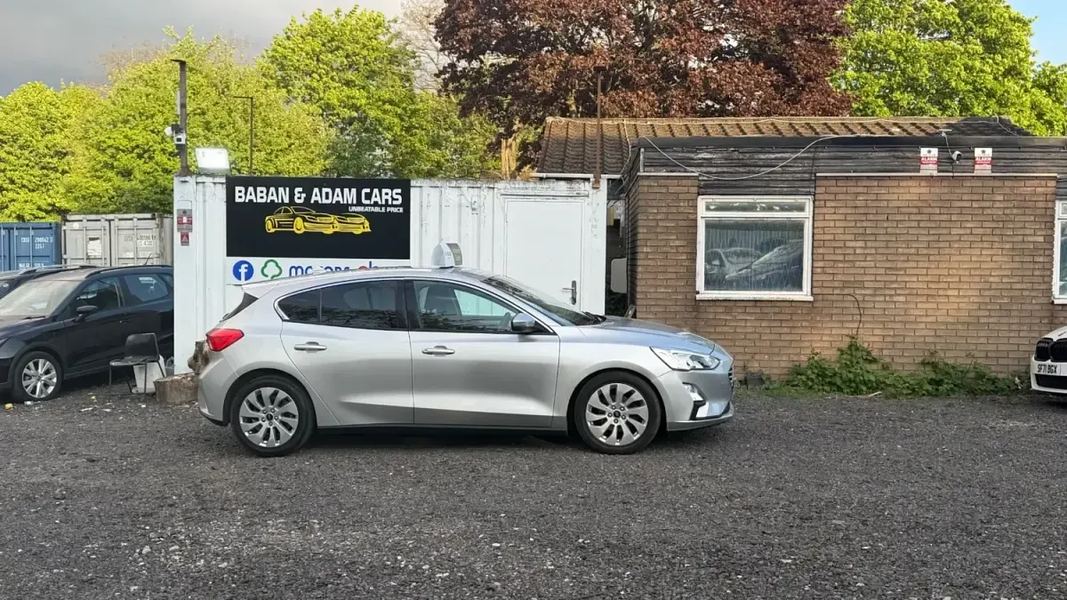 Begagnad Ford Focus Zetec 125 HK (91 kW) 2019 Silver Halvkombi