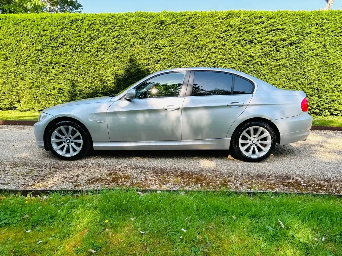 Used BMW 320 Exclusive 2011 Silver Sedan