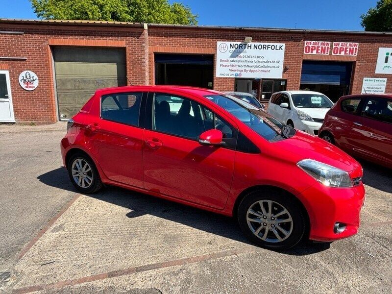 Red Used 2014 Toyota Yaris Hatchback | £5,699 (Fair price) - Image 1/4