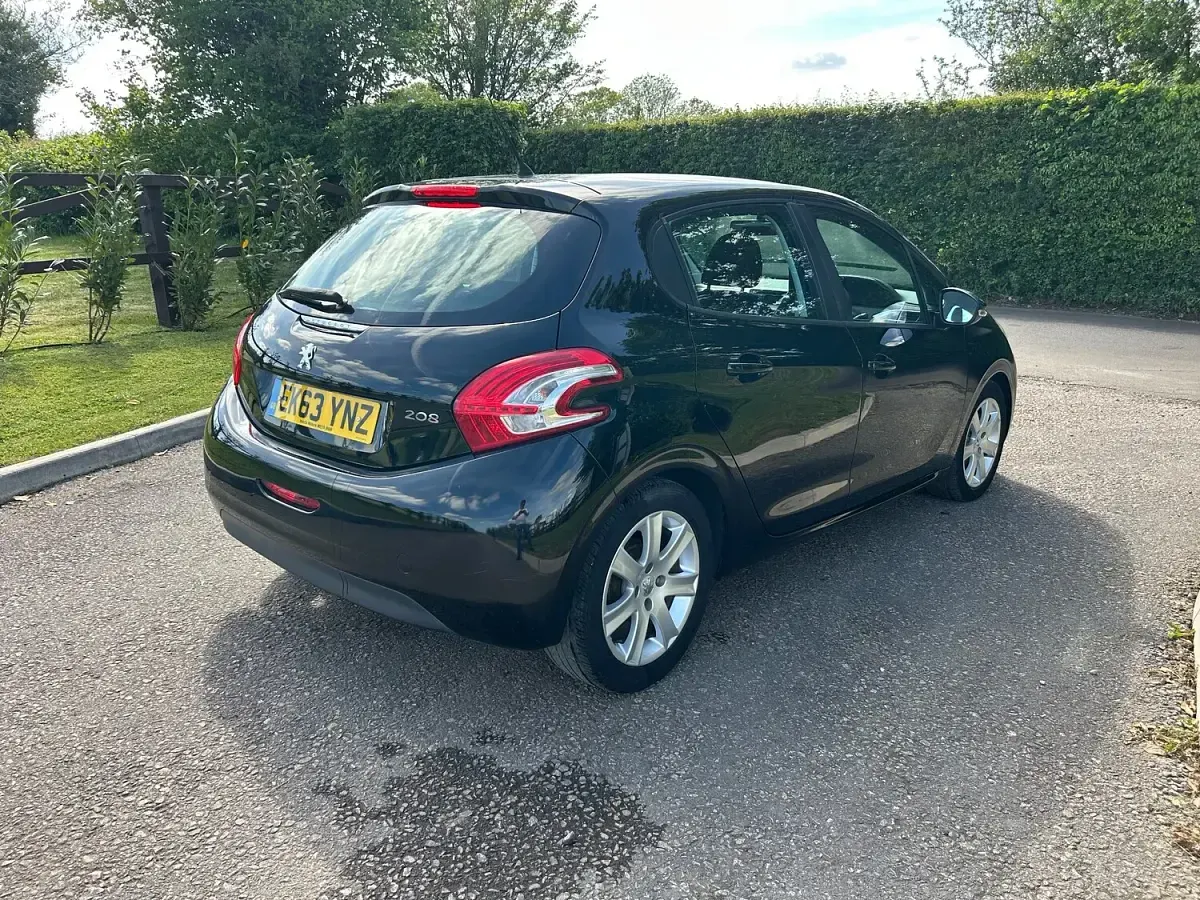 Used Peugeot 208 Access 68 HP (50 kW) 2013 Black Hatchback