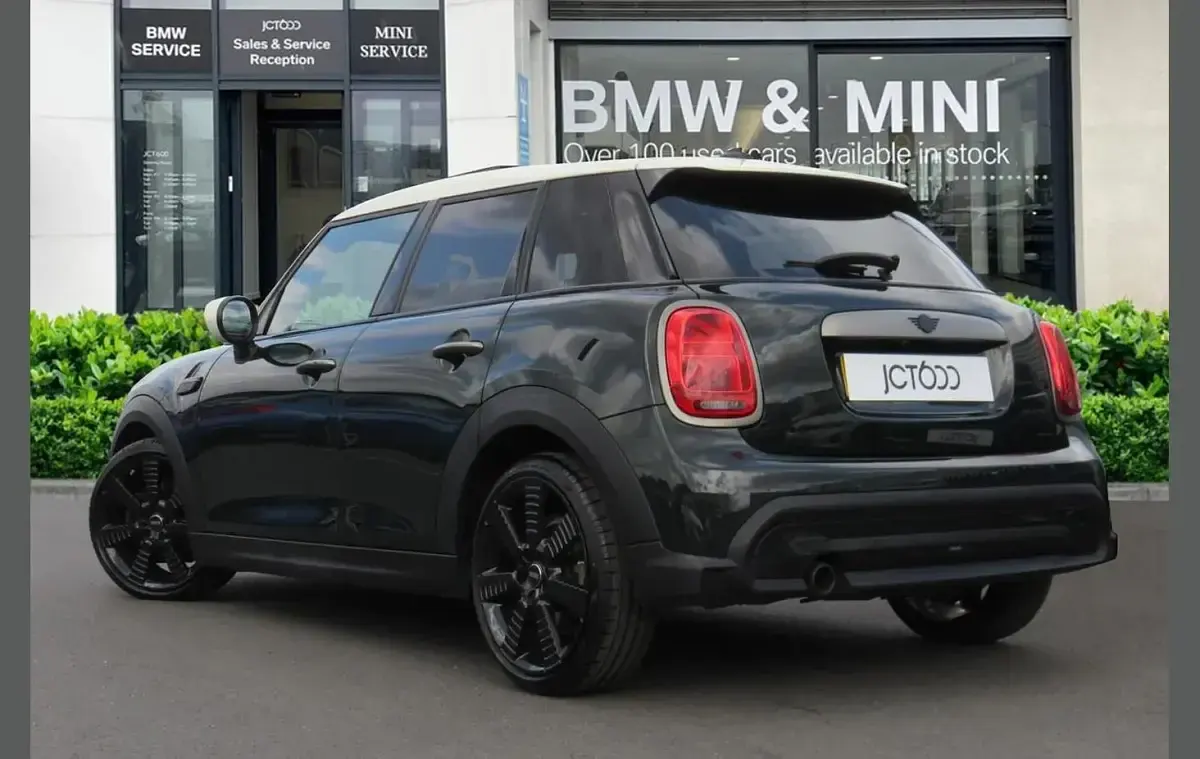Used Mini Cooper Comfort 134 HP (98 kW) 2023 Green Hatchback