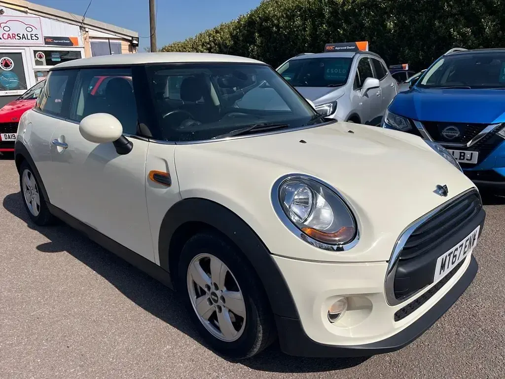 Begagnad Mini ONE Hatch 102 HK (75 kW) 2017 Vit Halvkombi