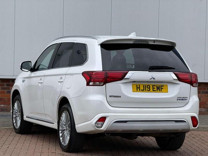 Used Mitsubishi Outlander P-HEV 2019 White SUV