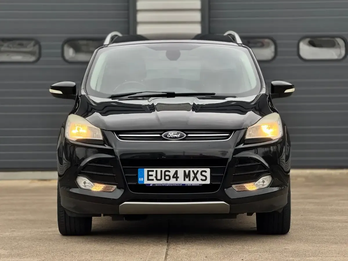 Usado Ford Kuga Titanium 140 HP (102 kW) 2014 Preto SUV