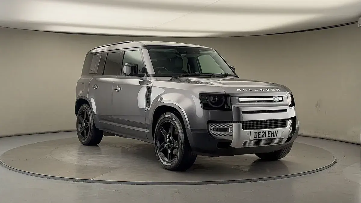 Used Land Rover Defender SE 200 HP (147 kW) 2021 SUV