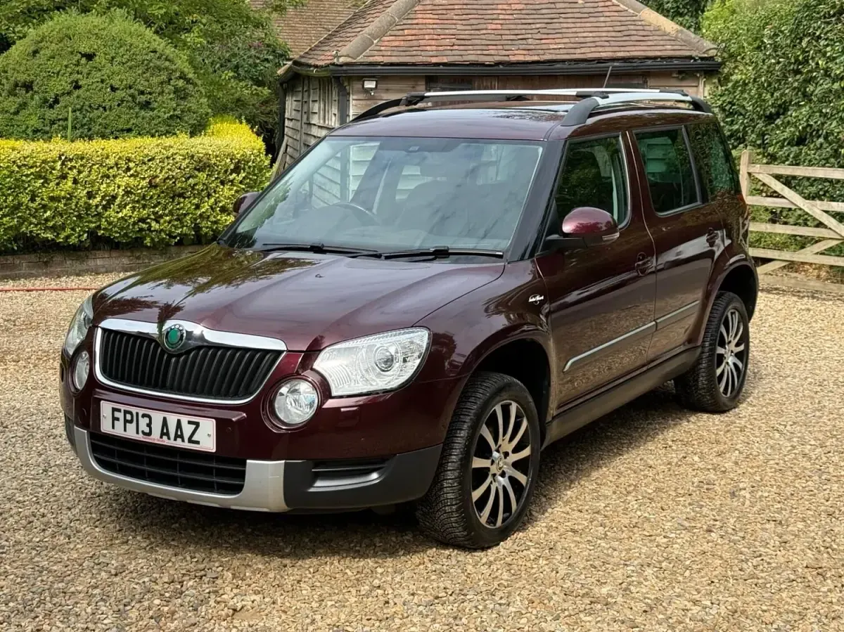 Used Skoda Yeti LAURIN & KLEMENT 170 HP (125 kW) 2013 Maroon SUV