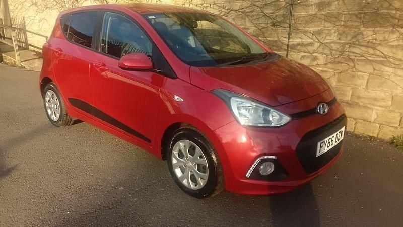 Used Hyundai i10 Edition 66 HP (48 kW) 2016 Red Hatchback