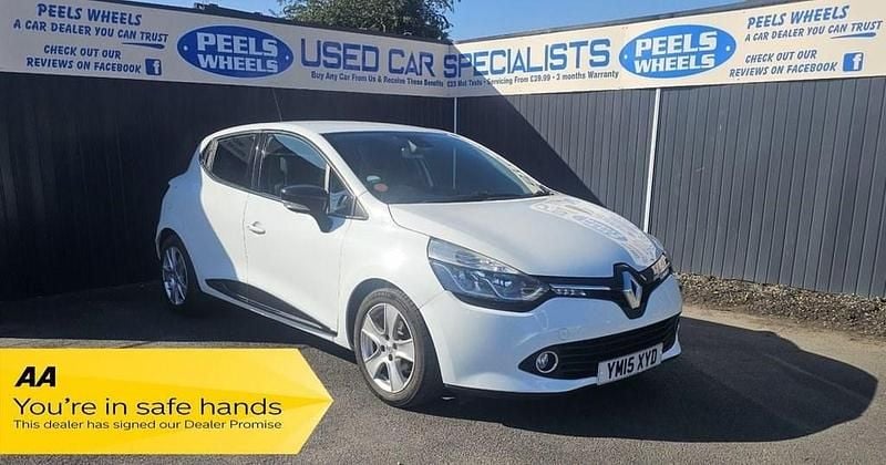 White Used 2015 Renault Clio IV Dynamique Hatchback | £3,975 (Fair price) - Image 1/4