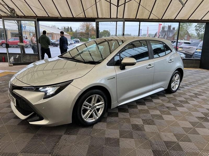 Begagnad Toyota Corolla 122 HK (89 kW) 2019 Silver Halvkombi