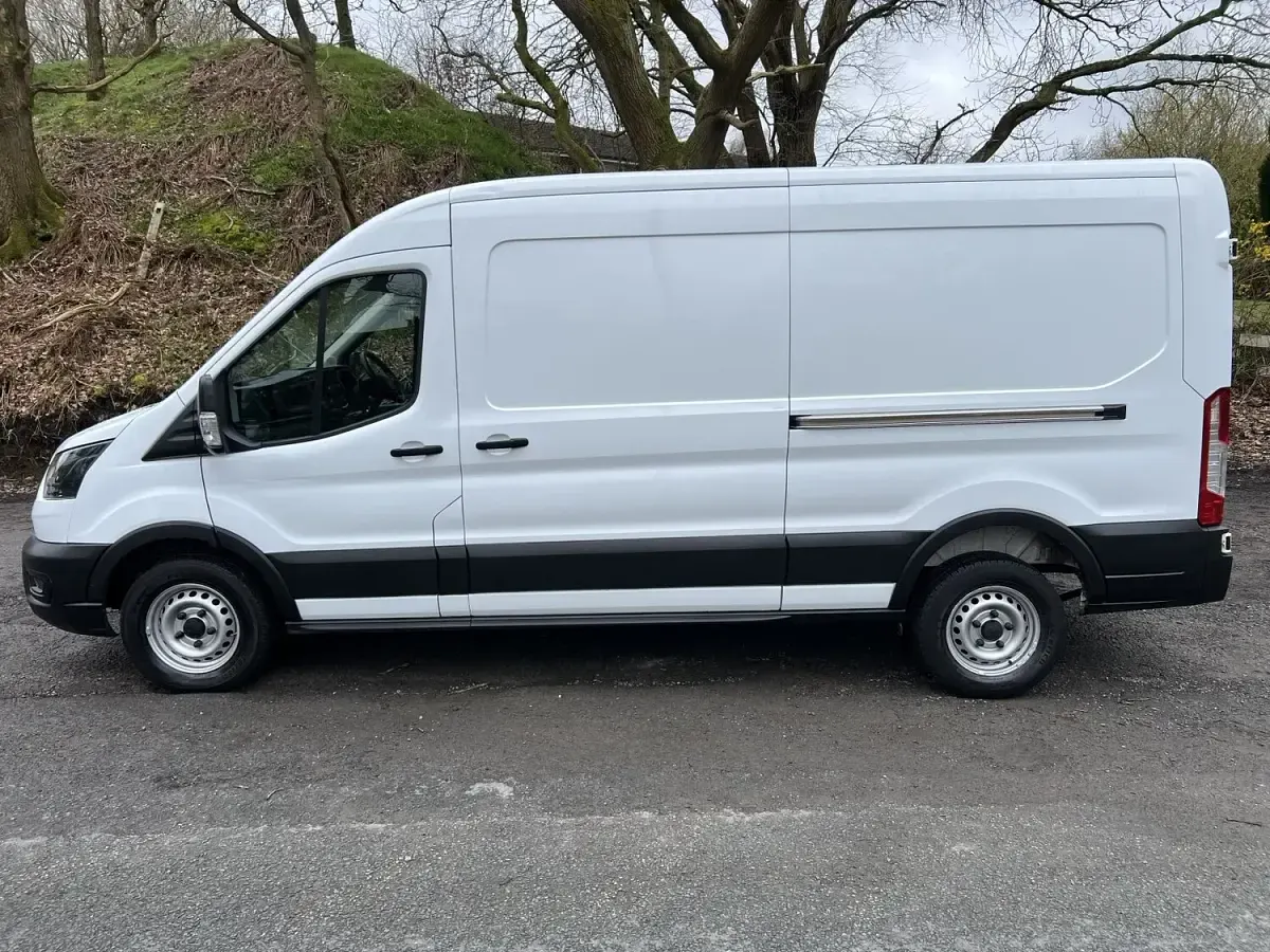 Used Ford Transit 105 HP (77 kW) 2022 White Van
