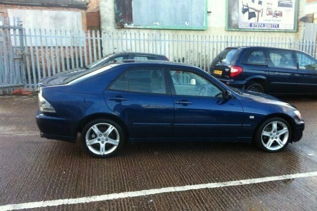 Used Lexus IS200 153 HP (112 kW) 2003 Sedan