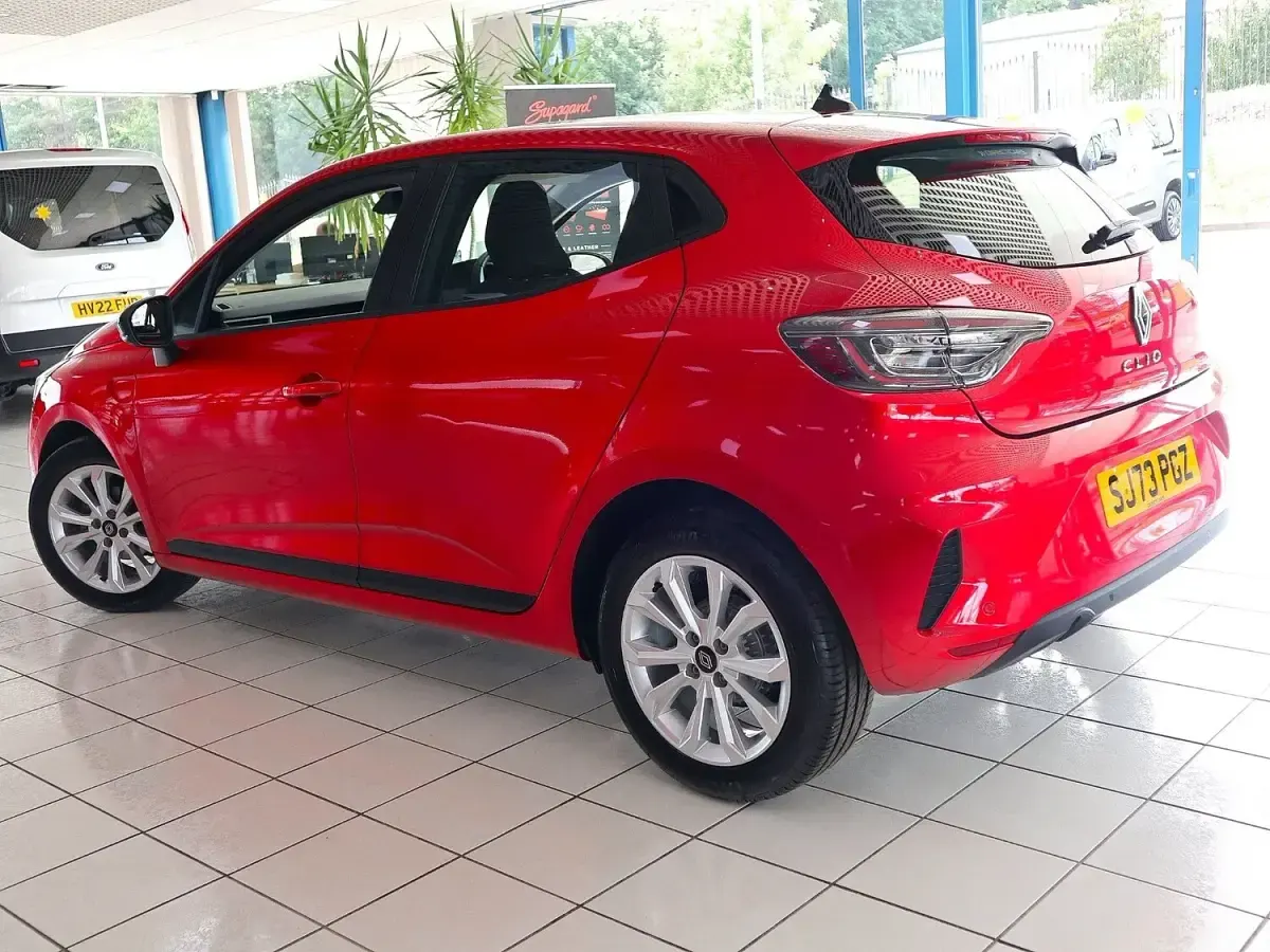 Used Renault Clio V Evolution 90 HP (66 kW) 2024 Red Hatchback