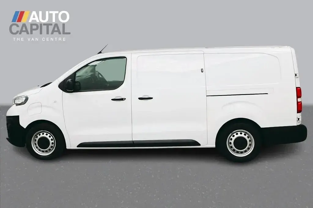 Used Peugeot e-Expert 100 kW (136 HP) 2023 White Van