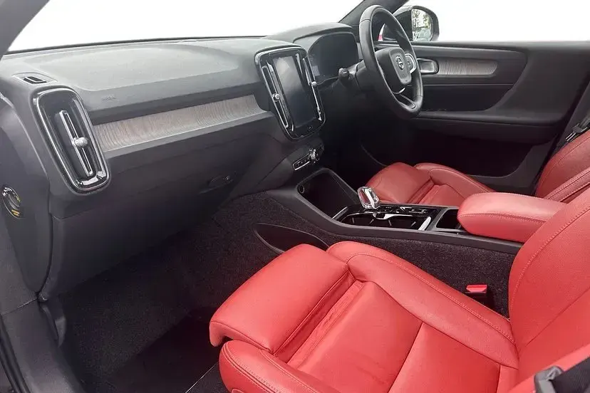Used Volvo XC40 Inscription 163 HP (119 kW) 2020 Black SUV