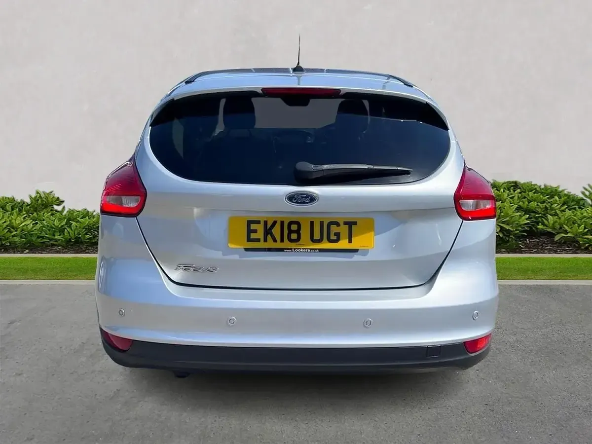 Used Ford Focus Zetec 120 HP (88 kW) 2018 Silver Hatchback