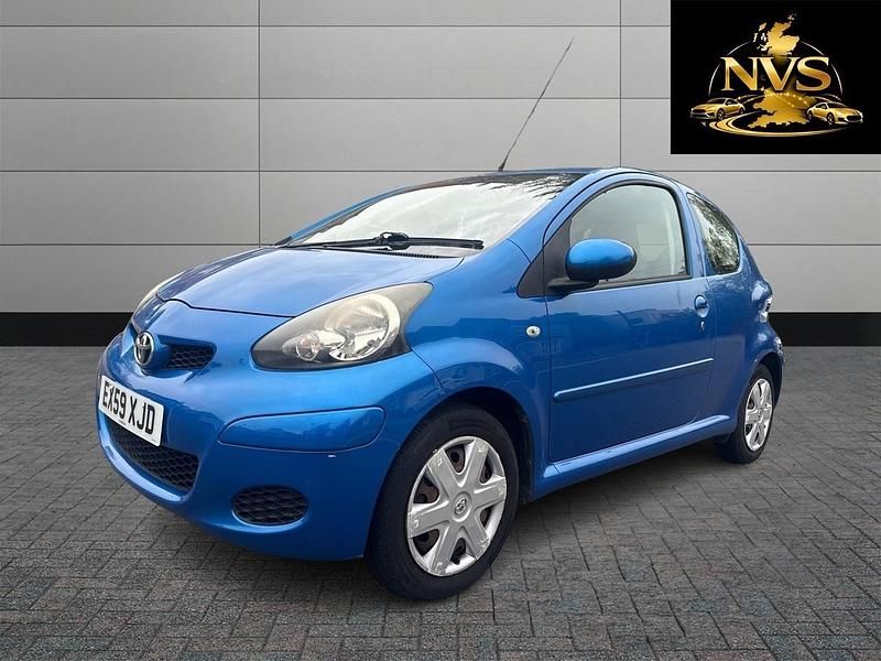 Begagnad Toyota Aygo 2009 Blå Halvkombi
