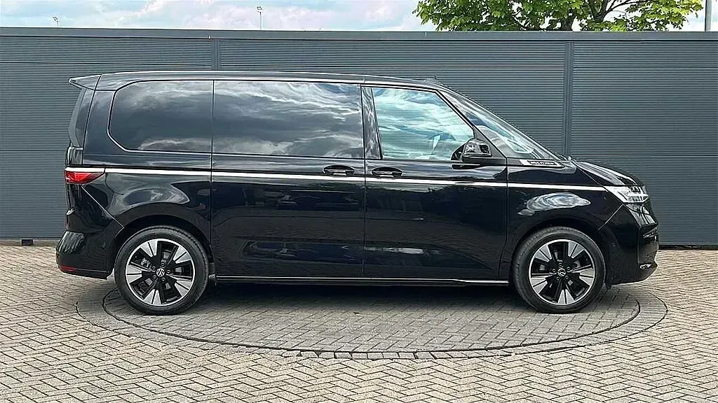 Used VW Multivan 150 HP (110 kW) 2025 MPV