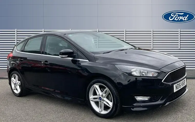 Begagnad Ford Focus Zetec 125 HK (91 kW) 2016 Halvkombi