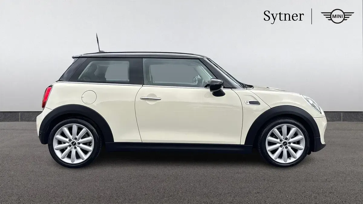 Used Mini Cooper Classic 136 HP (100 kW) 2019 White Hatchback