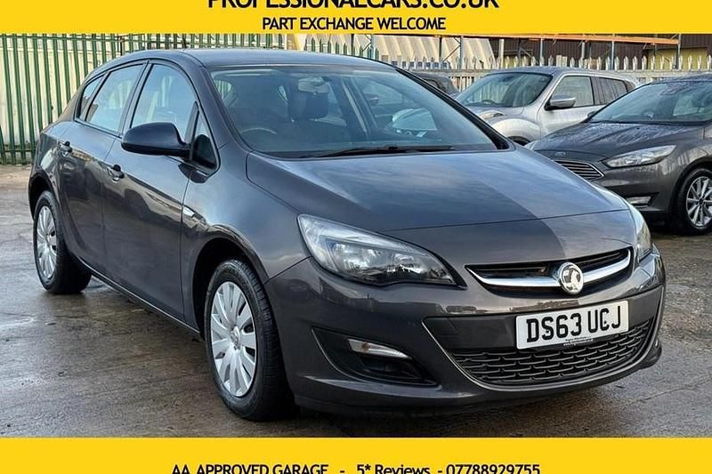 Grey Used 2013 Vauxhall Astra Hatchback | £1,500 (Good price) - Image 1/1