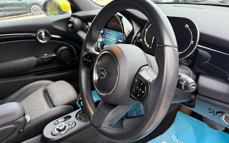 Begagnad Mini Cooper Level 2 135 kW (184 HK) 2023 Halvkombi