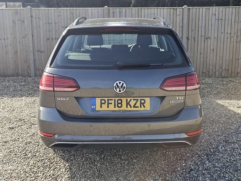 Used VW Golf VII SE 130 HP (95 kW) 2018 Grey Estate