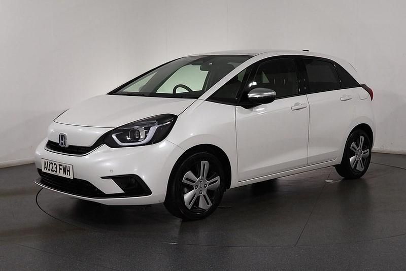 Begagnad Honda Jazz Hybrid 2023 Vit Halvkombi