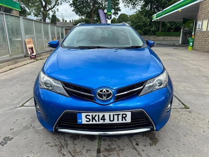 Blue Used 2014 Toyota Auris Estate | £4,250 (Good price) - Image 1/4