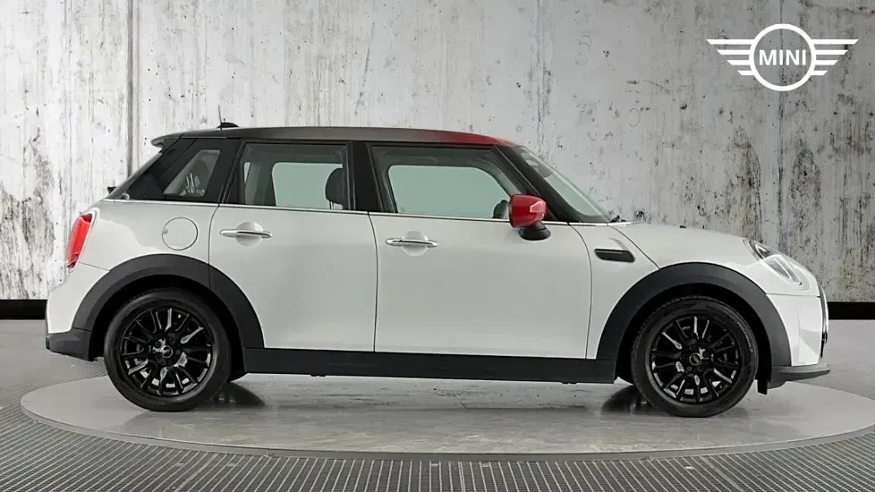 Used Mini Cooper Classic 134 HP (98 kW) 2022 Silver Hatchback