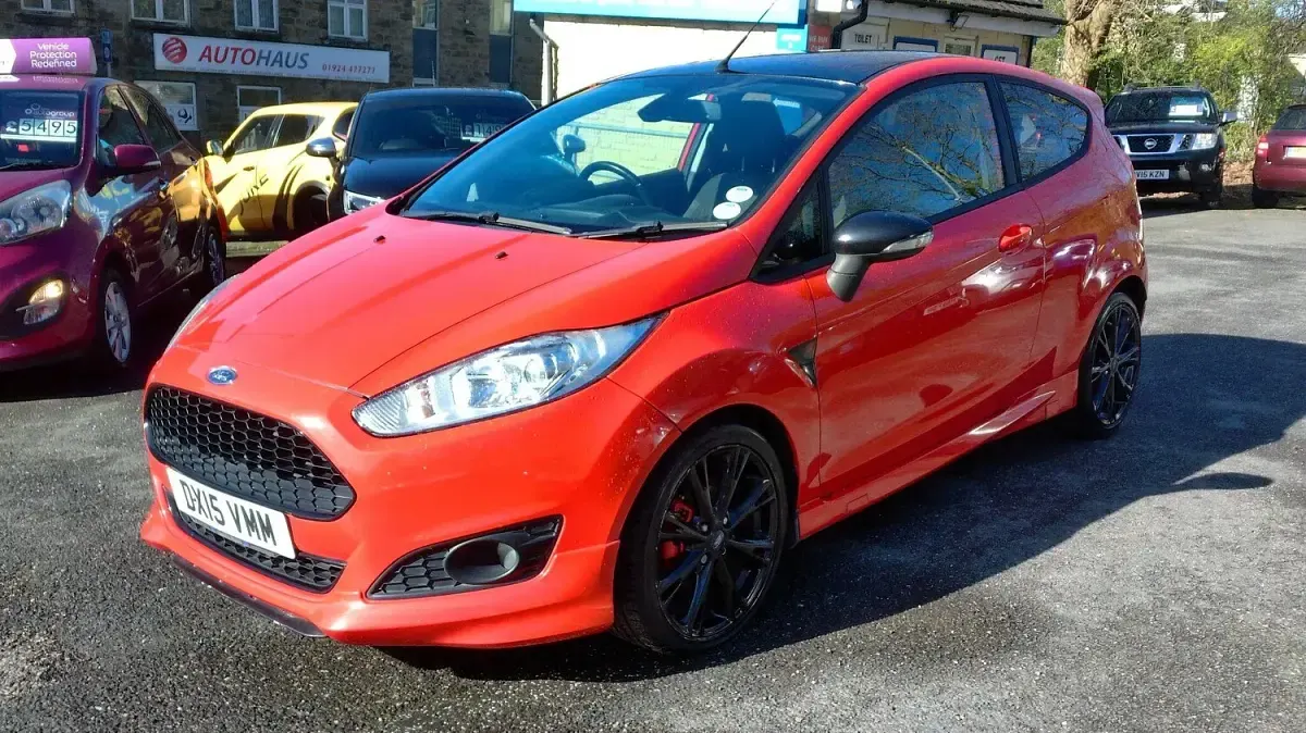 Used Ford Fiesta Zetec 140 HP (102 kW) 2015 Red Hatchback