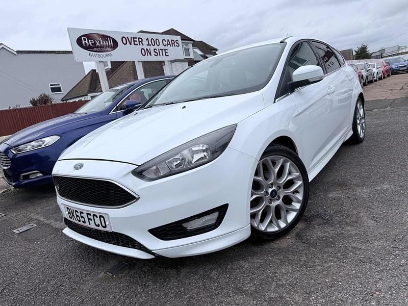 Used Ford Focus Zetec 125 HP (91 kW) 2015 White Hatchback