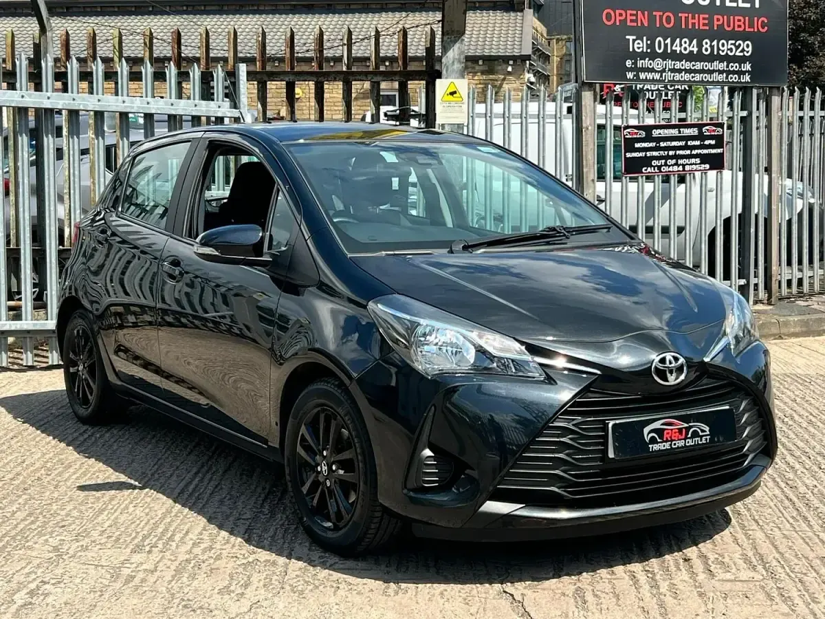 Used Toyota Yaris Active 107 HP (78 kW) 2019 Black Hatchback