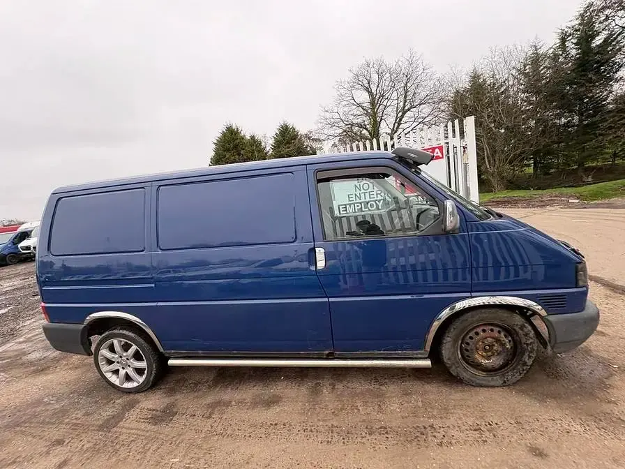 Used VW T4 88 HP (64 kW) 2003 Blue Van