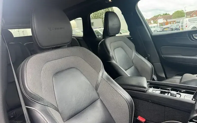 Used Volvo XC60 R-Design 390 HP (286 kW) 2020 SUV